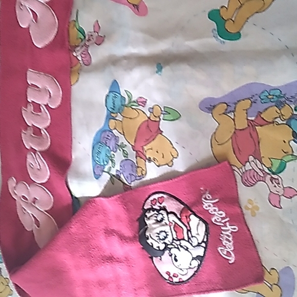 BETTY BOOP ADORABLE SMALL PINK RED HEART VINTAGE SCARF - Picture 1 of 3
